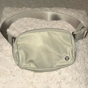 Lululemon Everywhere 1L Belt Bag